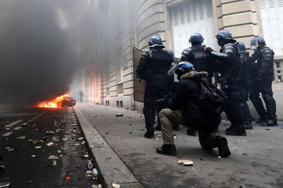 Las protestas de los chalecos amarillos hacen mella en la economía francesa