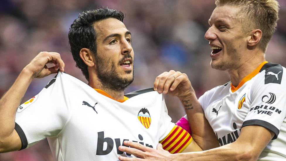 Parejo y Wass celebra un gol con el Valencia CF