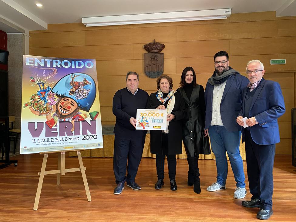 La entrega del premio al mejor carnaval se celebró en la casa de la cultura de Verin