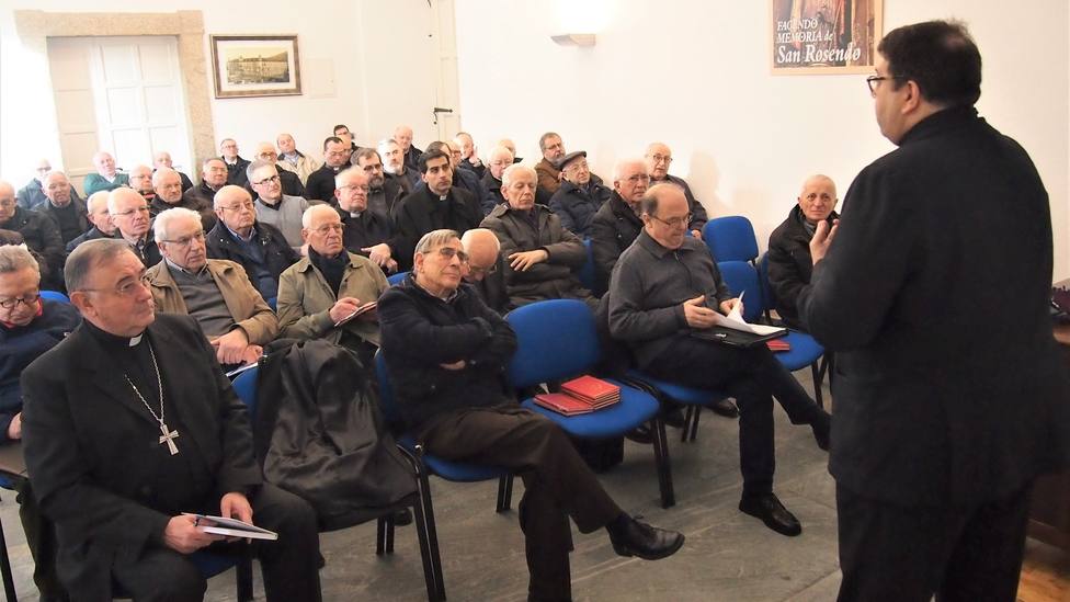 Sacerdotes assitentes a la charla sobre protección de menores impartida en el Seminario de Mondoñedo