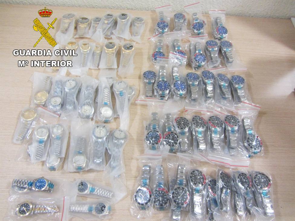 La Guardia Civil y la Agencia Tributaria incautan un envío de 333 relojes falsos en Gran Canaria