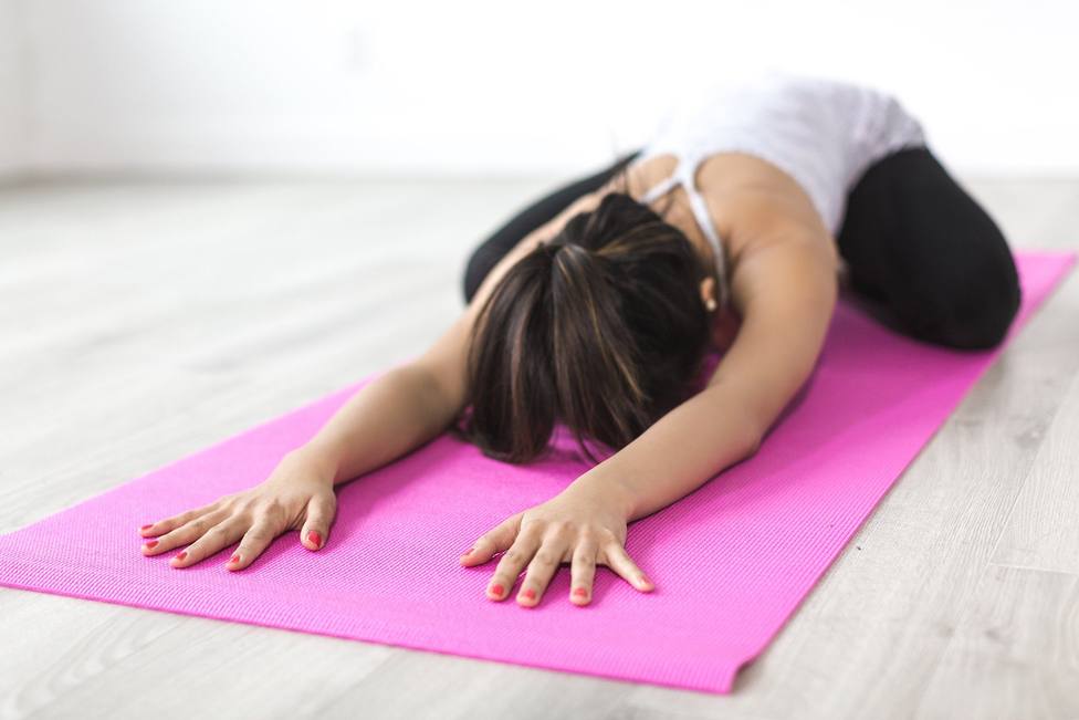 Cuatro posturas de yoga que te ayudarán a aliviar tu dolor de espalda