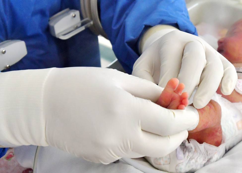 Una bebé nace con coronavirus en Lisboa, un caso muy excepcional y bajo observación