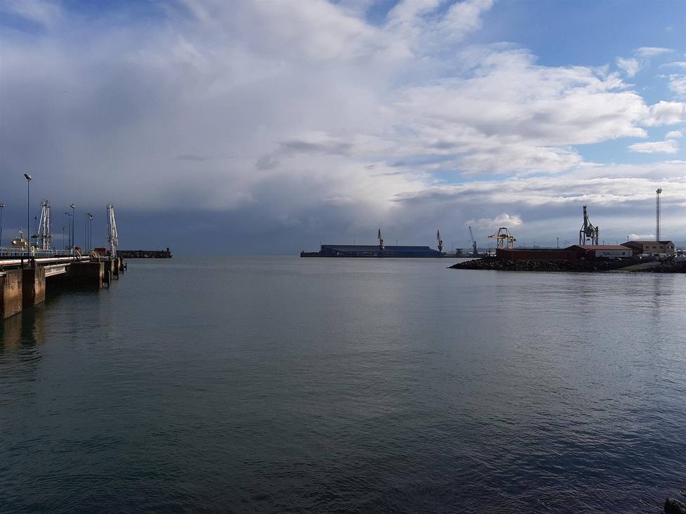 Foto de las instalaciones del puerto de El Musel