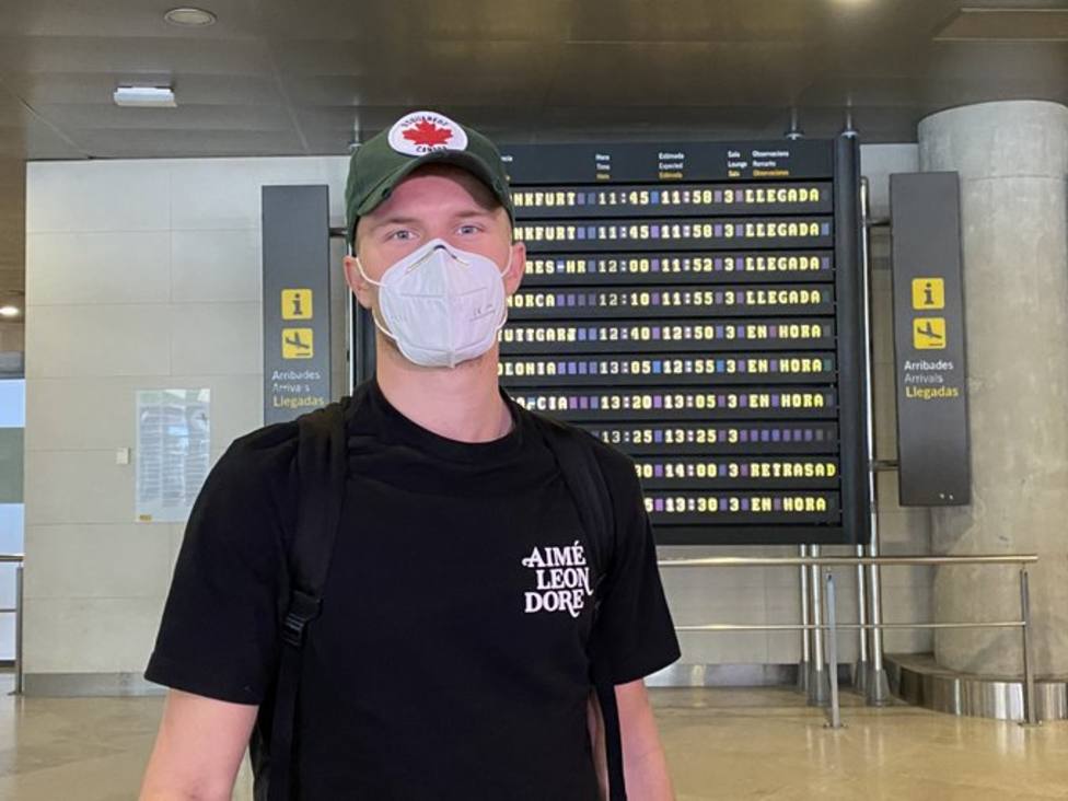 Hermannsson, a su llegada al aeropuerto de València