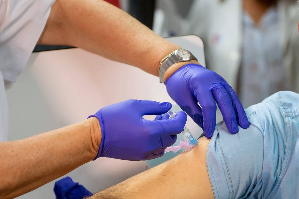 Un error en el sistema de citas provoca aglomeraciones en la vacunación en Cantabria