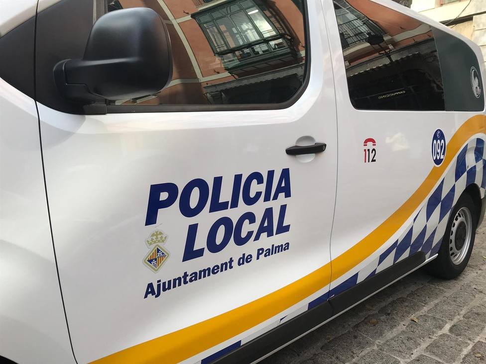 Un conductor ebrio recorre más de 100 metros golpeando vehículos estacionados en Palma