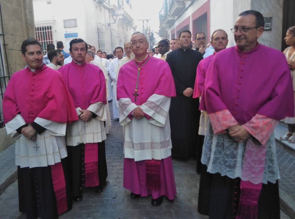 La procesión de la Patrona renueva el gozo devocional de los jerezanos