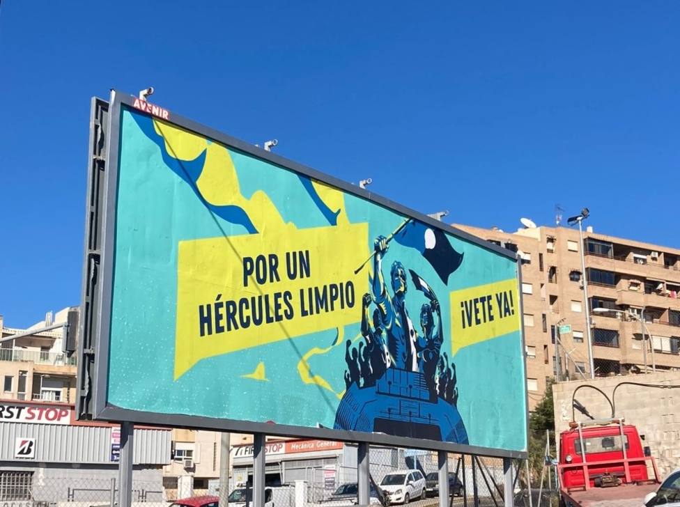 La afición del Hércules contrata vallas publicitarias para pedir a Ortiz que se marche