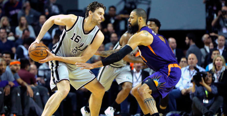 Los Spurs perdieron ante los Suns en un partido jugado en Ciudad de México. Reuters.