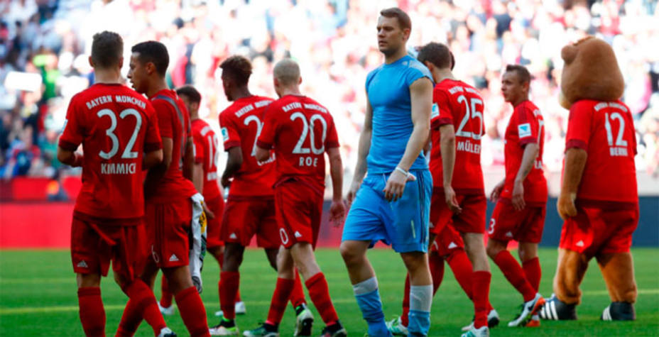 El Bayern terminó el partido sin su título de Bundesliga. REUTERS
