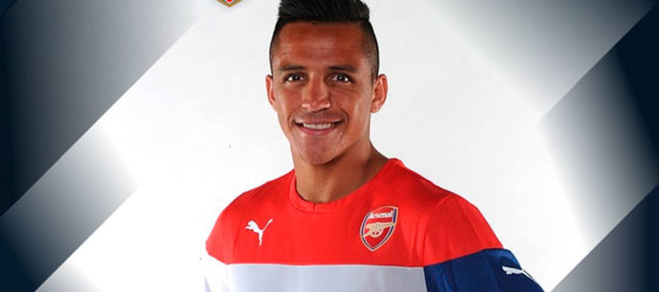 Alexis ya posa con la camiseta del Arsenal en la web del club londinense
