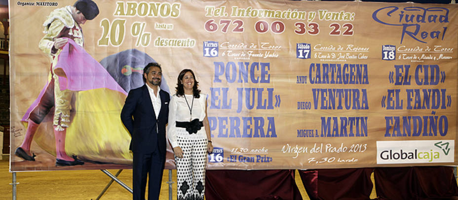 Maximino Pérez junto a la alcaldesa de Ciudad Real, Rosa Romero. ERNESTO NARANJO
