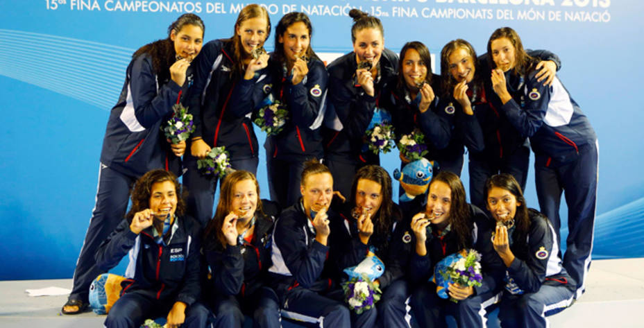 La selección española, con la medalla de oro (Reuters)