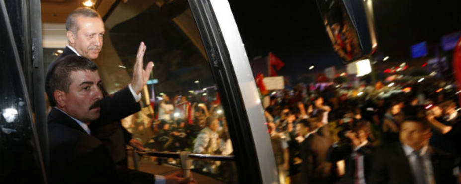 El primer ministro turco dirigiendose a sus seguidores.REUTERS