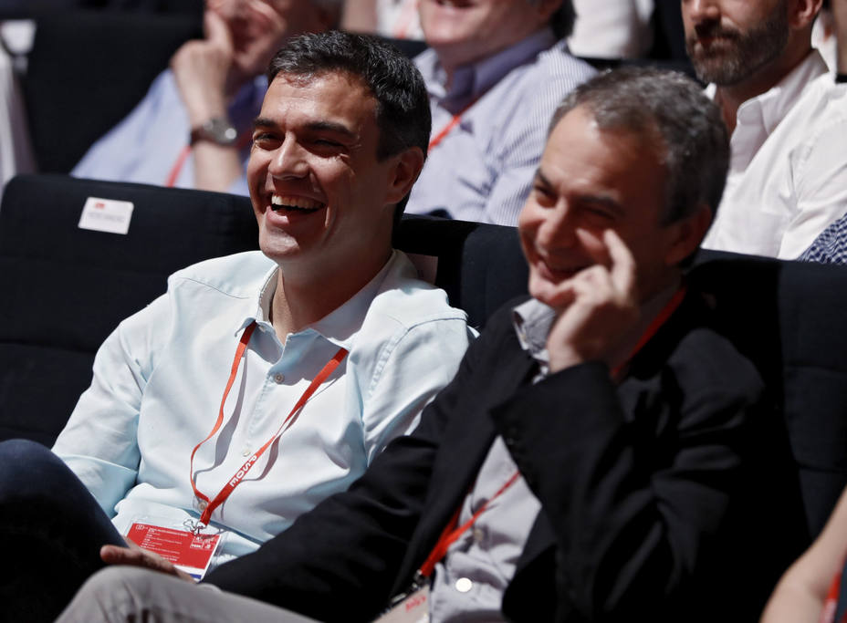 Pedro Sánchez y el expresidente Zapatero en un momento del Congreso Federal