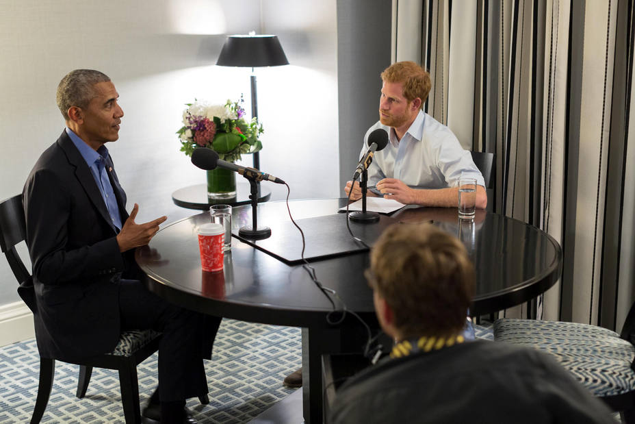 Obama y el príncipe Enrique durante la entrevista para la BBC Radio 4