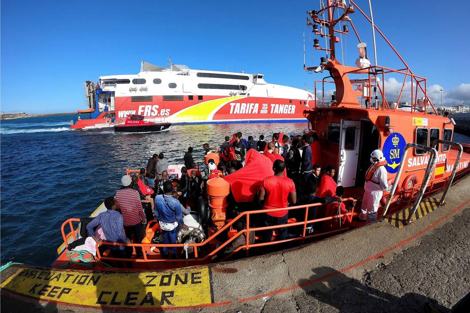 Rescatados 69 inmigrantes de dos pateras en aguas del Estrecho de Gibraltar
