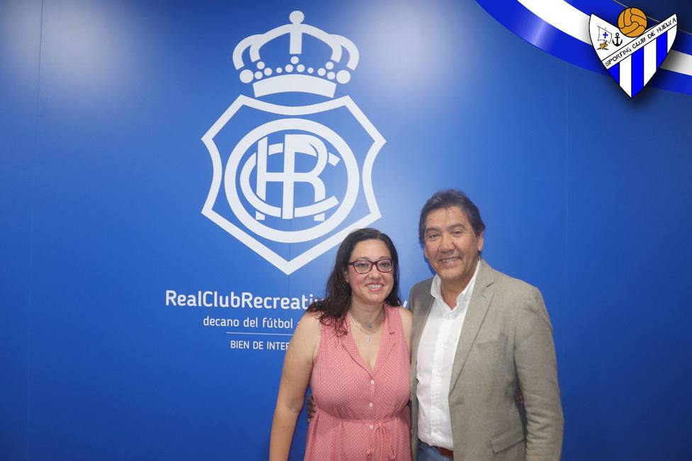 Manuela Romero y Manolo Zambrano tras la firma de convenio de colaboración
