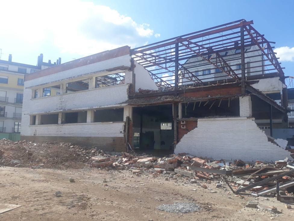 La demolición del viejo Hospital Xeral entra en su fase final