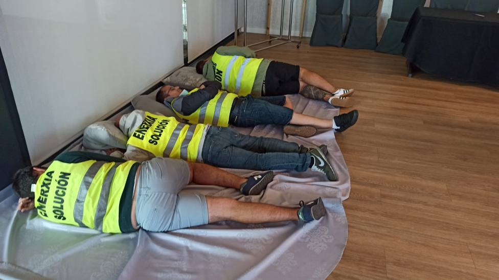 Los representantes sindicales duermen en el suelo del Restaurante los Robles