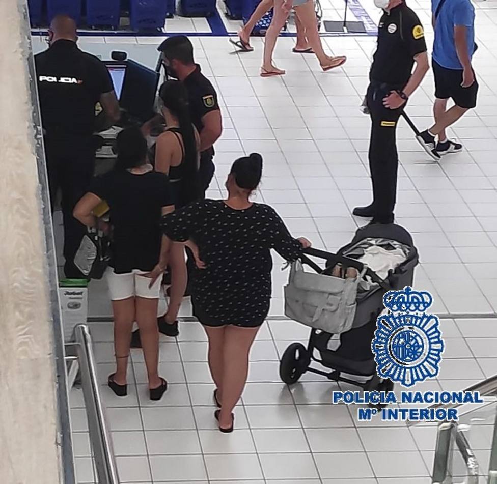 Detenidas por llevar en un carrito de bebé algo sorprendente