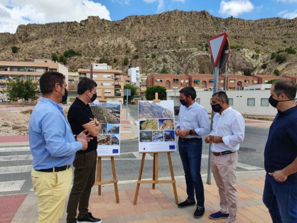 La Comunidad invierte 613.000€ en obras de consolidación de laderas en Blanca para evitar la caída de rocas