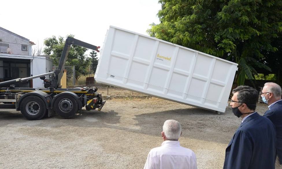 Los agricultores depositan más de 47 toneladas de restos de poda en el contenedor