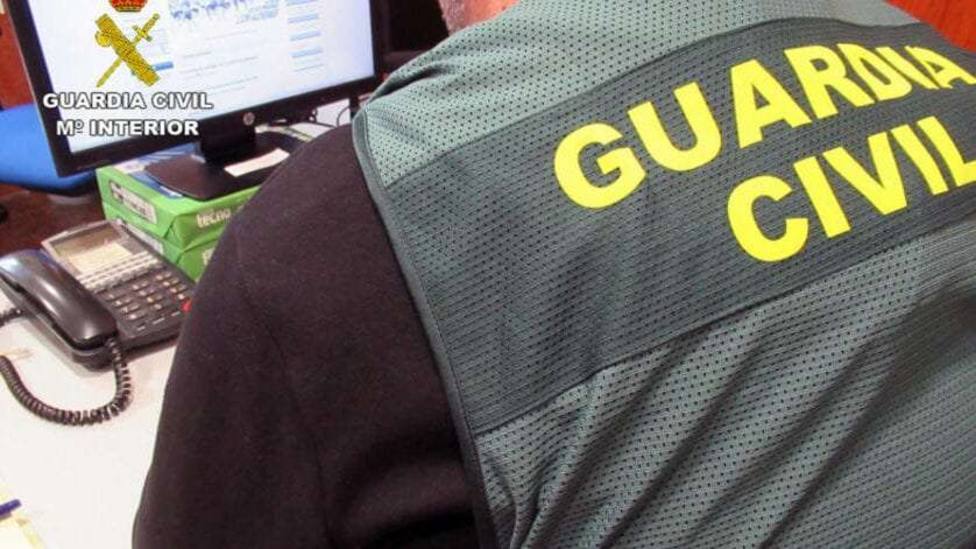 La Guardia Civil desarticula una red criminal responsable de 110 estafas a través de Internet