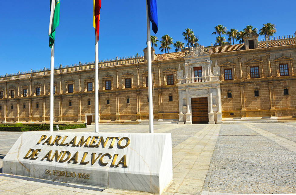 40 años de autonomía andaluza: El ataque de risa en el Parlamento que sigue siendo viral