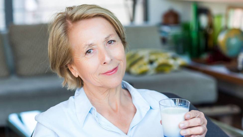 Un experto desvela el motivo por el que la especie humana bebe leche tras la mayoría de edad
