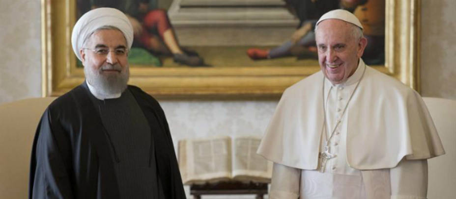 El presidente iraní, Hasán Rohaní, y el Papa Francisco. EFE