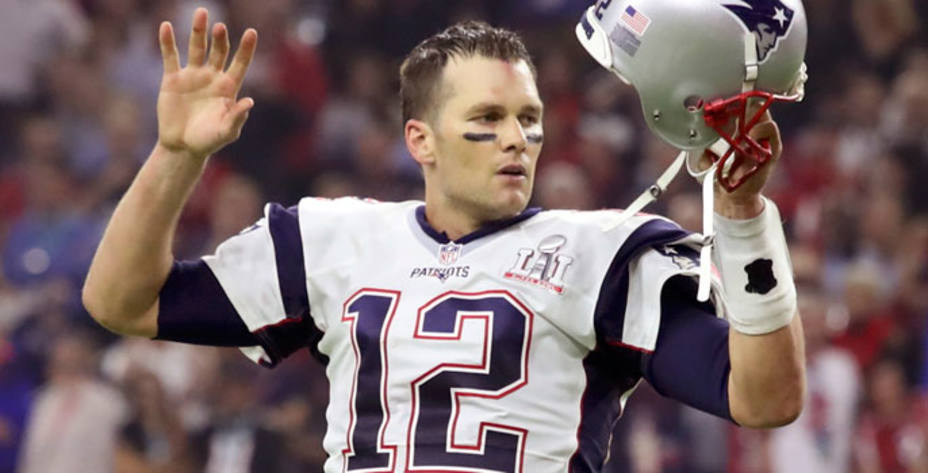 A Tom Brady le robaron la camiseta después de la pasada Super Bowl en Houston. Reuters.