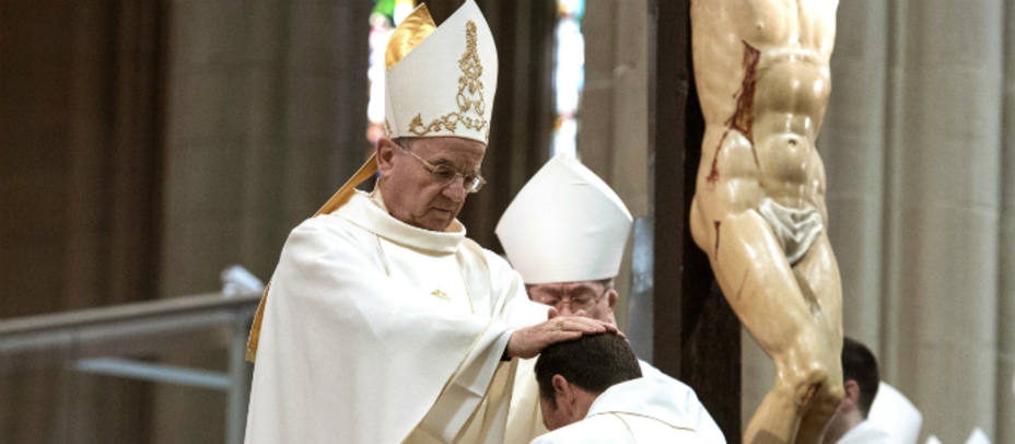 Juan Carlos Elizalde ha sido ordenado obispo de Vitoria en sustitución de Miguel Asurmendi durante una ceremonia en la concatedral de María Inmaculada. EFE