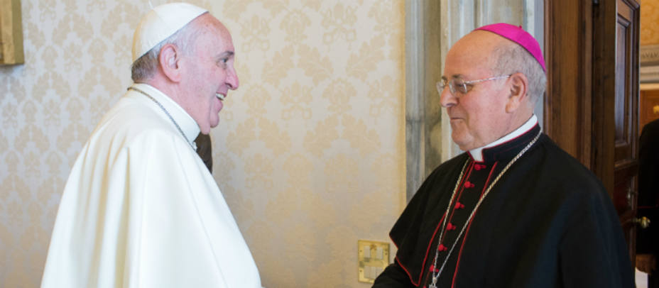 El Papa Francisco y monseñor Ricardo Blázquez durante un encuentro en el Vaticano. CEE