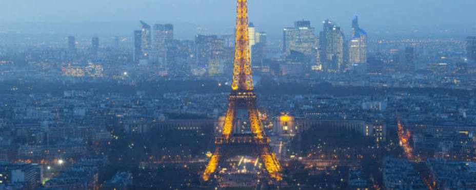 Los drones han sobrevolado monumentos y edificios emblemáticos de París. REUTERS