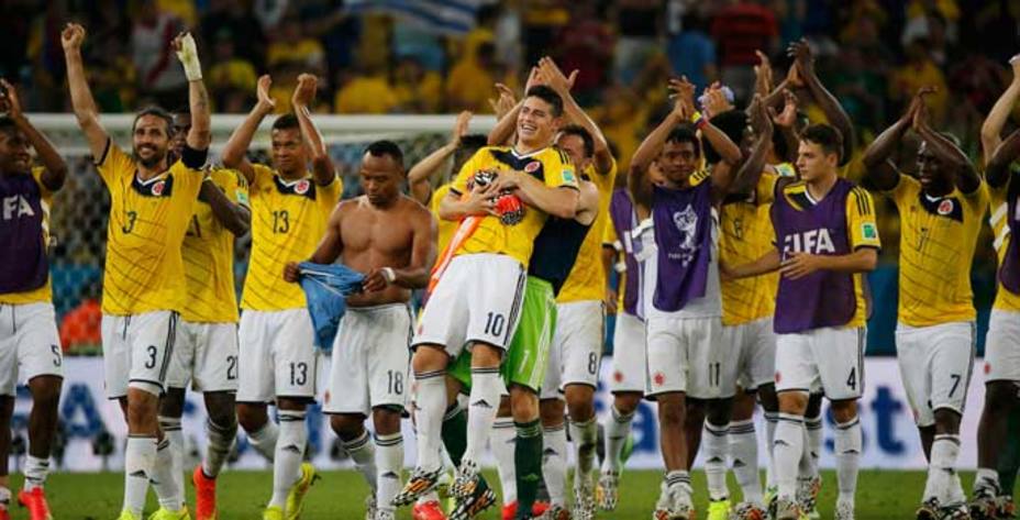 La selección colombiana agradece el apoyo y el calor recibido por la afición. Reuters.