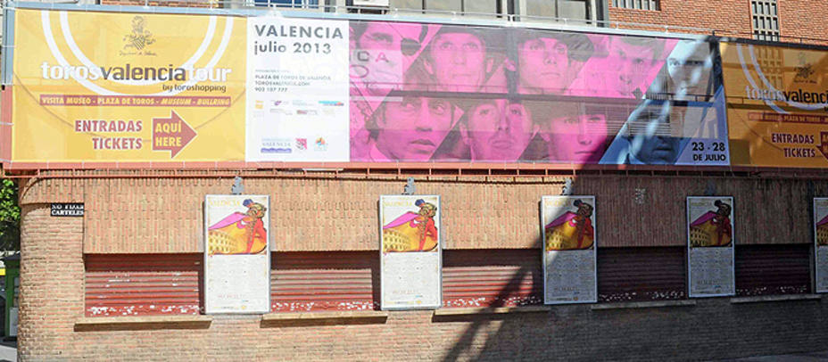 En las taquillas del coso de la calle de Játiva también hay colocado un gran cartel. TOROSVALENCIA.COM