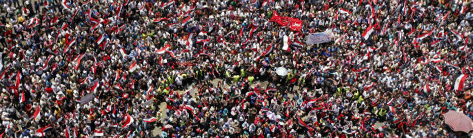 Los egipcios se reúnen en la plaza Tahrir. REUTERS