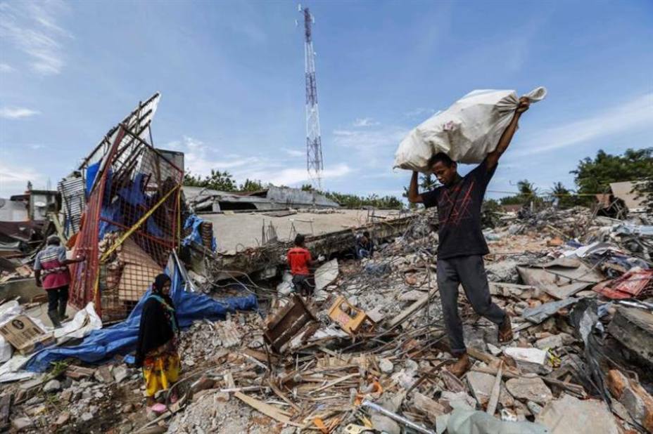 Al menos dos muertos tras el último terremoto de 6,9 en Indonesia