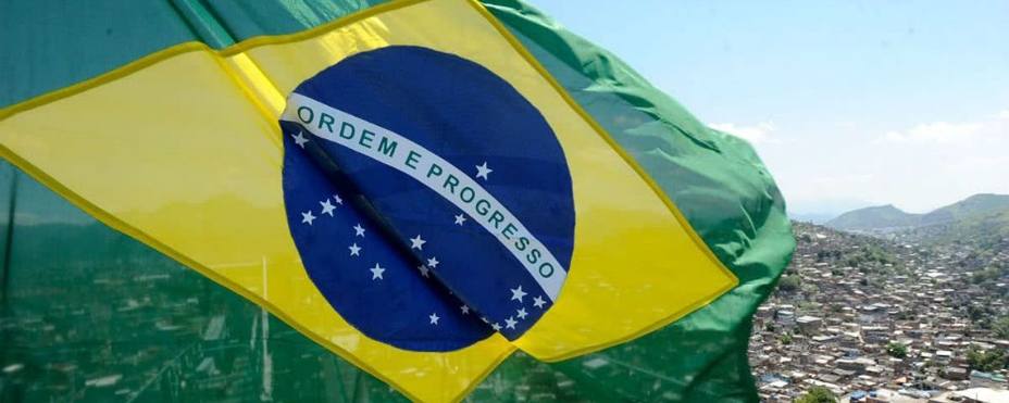 Bolsonaro lidera los sondeos con el 57 % de los votos