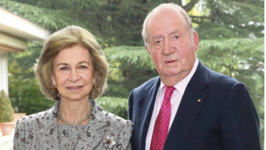 Don Juan Carlos y Doña Sofía reaparecen juntos en la felicitación de Navidad