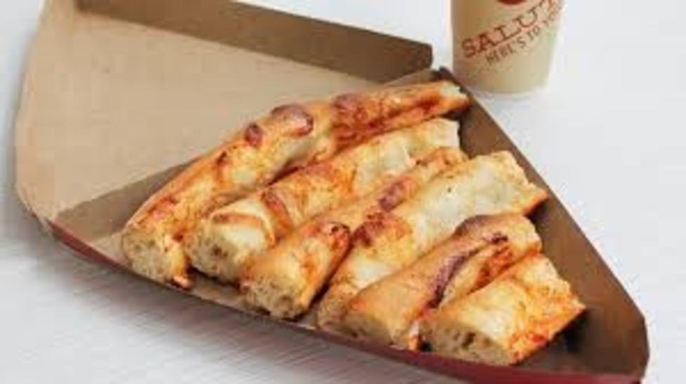 Una cadena de comida americana revoluciona el mercado con su singular pizza hecha solo de bordes