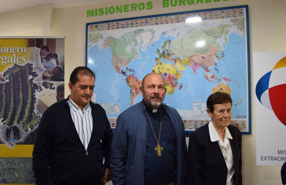 Ramón Delgado junto a los misioneros Jesús Ruiz y Presentación López