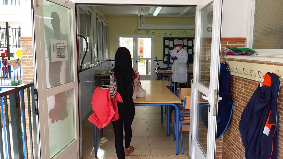 Educación continúa ofreciendo tres comidas diarias a 611 escolares jiennenses en riesgo de exclusión social
