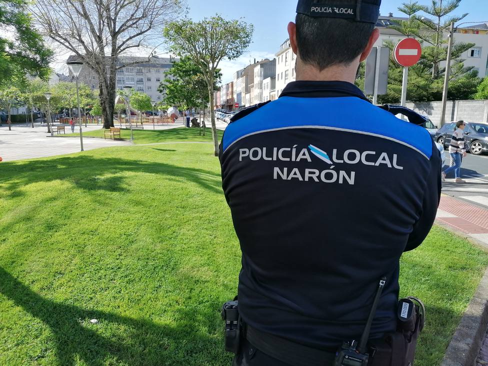 Foto de archivo de un agente de la Policía Local de Narón