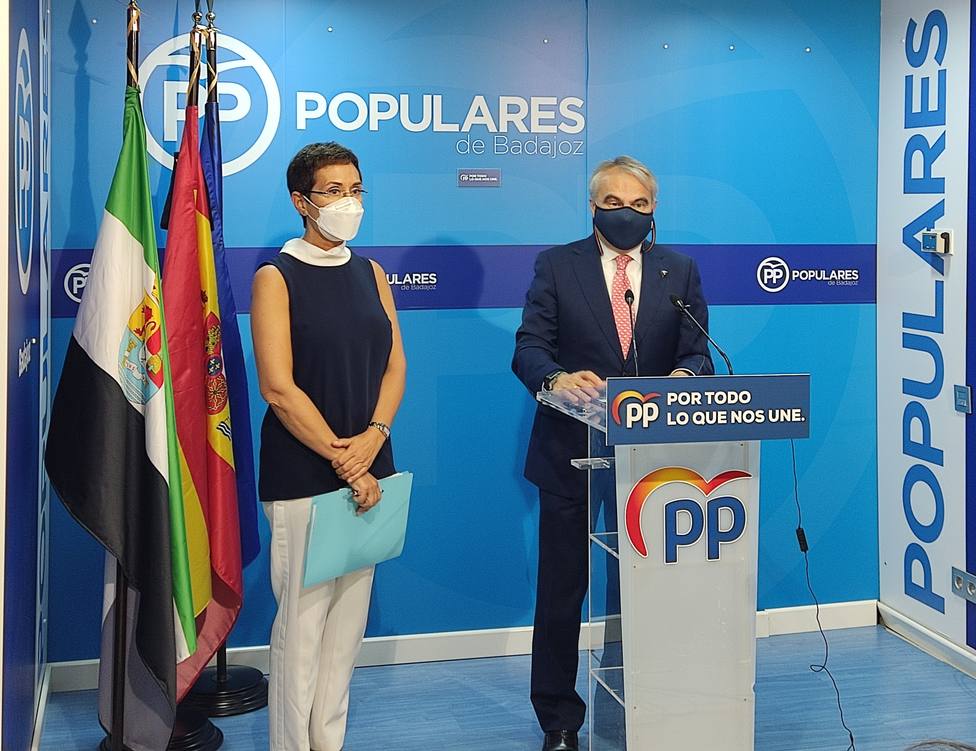 Fragoso y Solana en la sede del PP en Badajoz