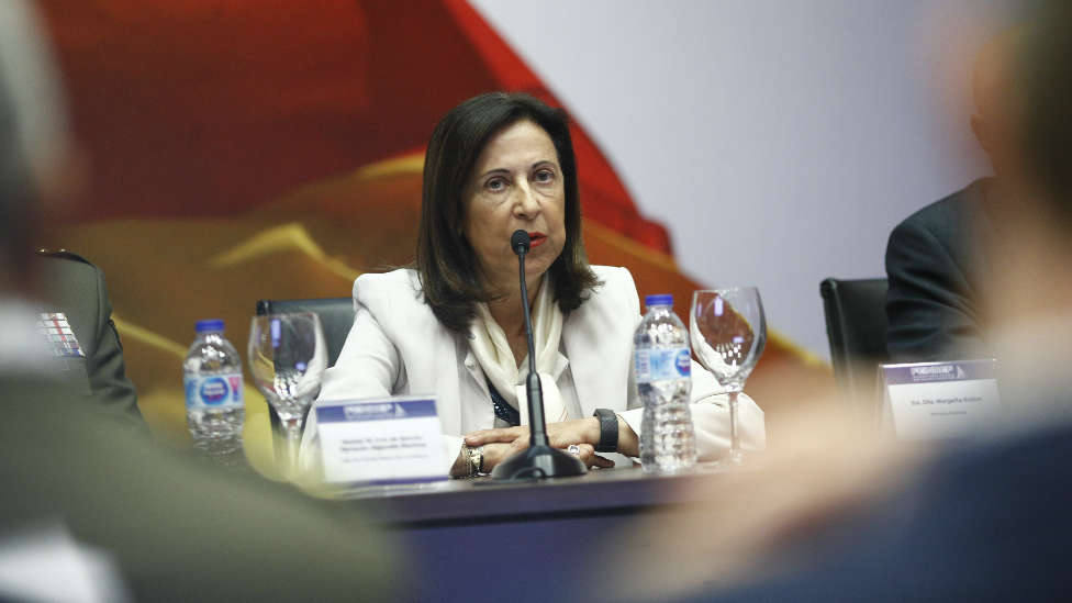 Margarita Robles condecora a la UME por su lucha contra la covid-19