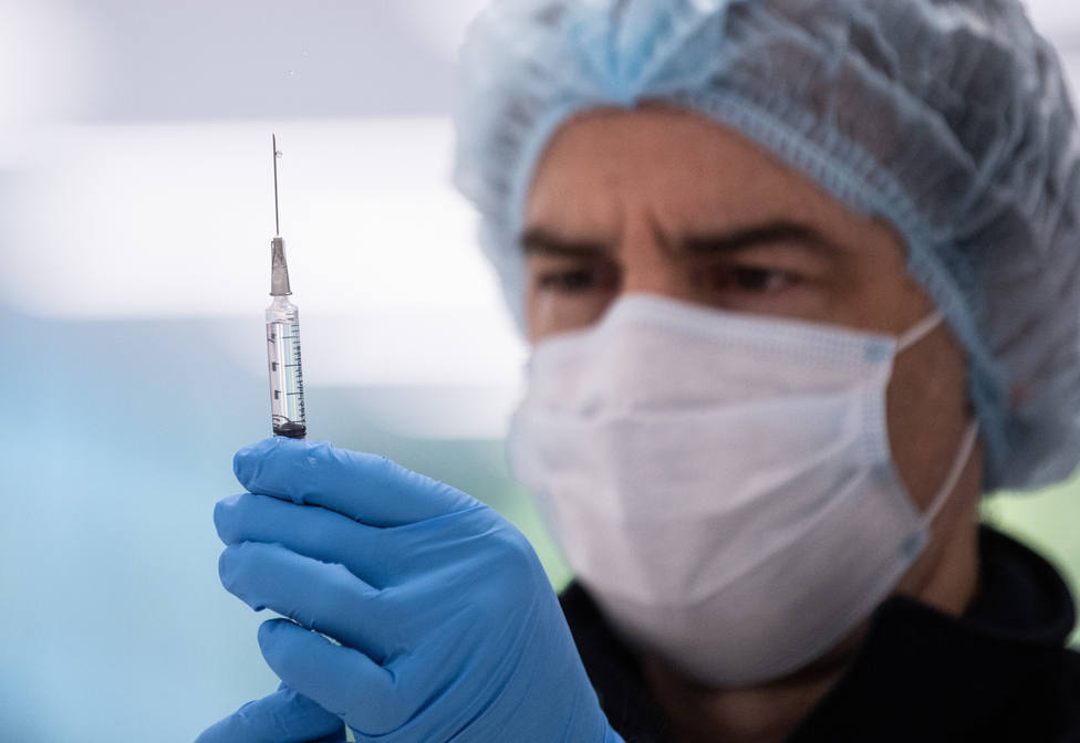 Los médicos españoles piden que se administre cuanto antes la tercera dosis de la vacuna