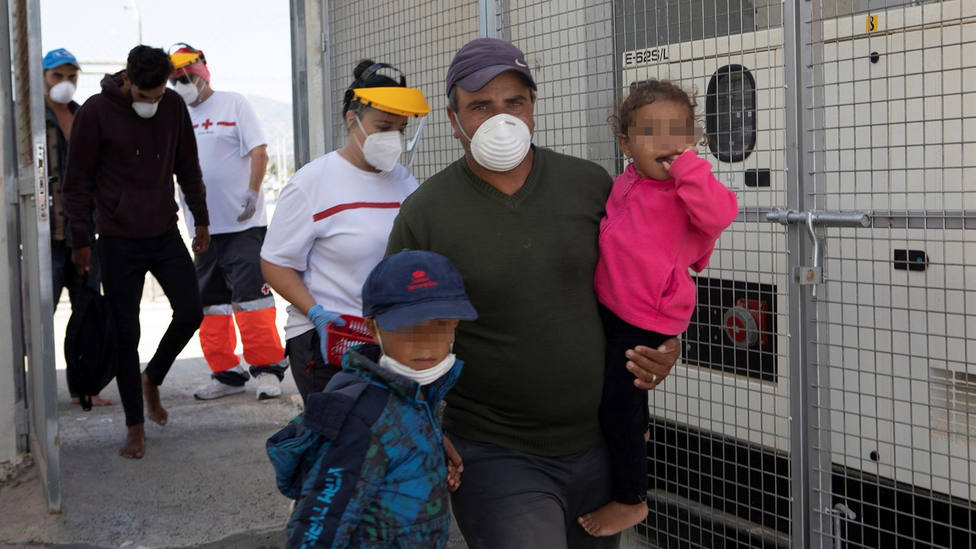 65 inmigrantes de origen magrebí son rescatados y trasladados al Puerto de Motril durante el fin de semana